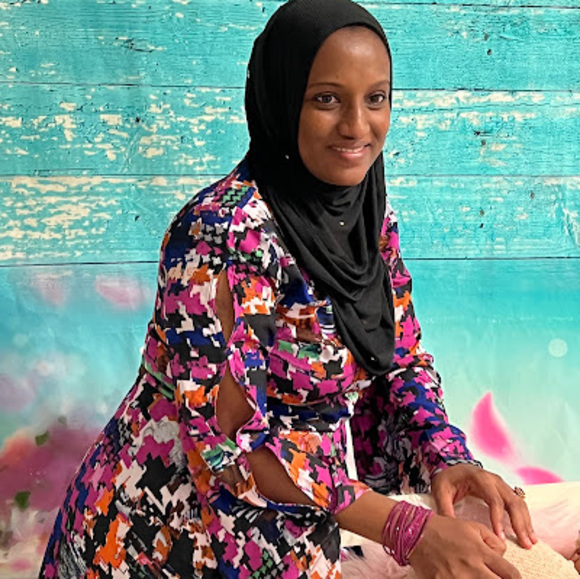 Meet your Posher, Fadimatu - Picture 1 of 1